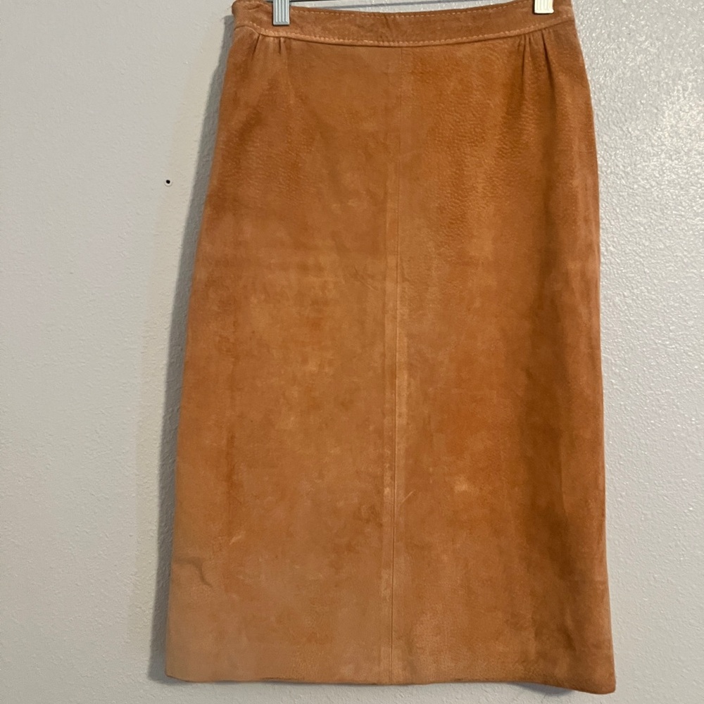 Vintage 1970s tan suede leather midi skirt. Made in Israel- modern size 6- med